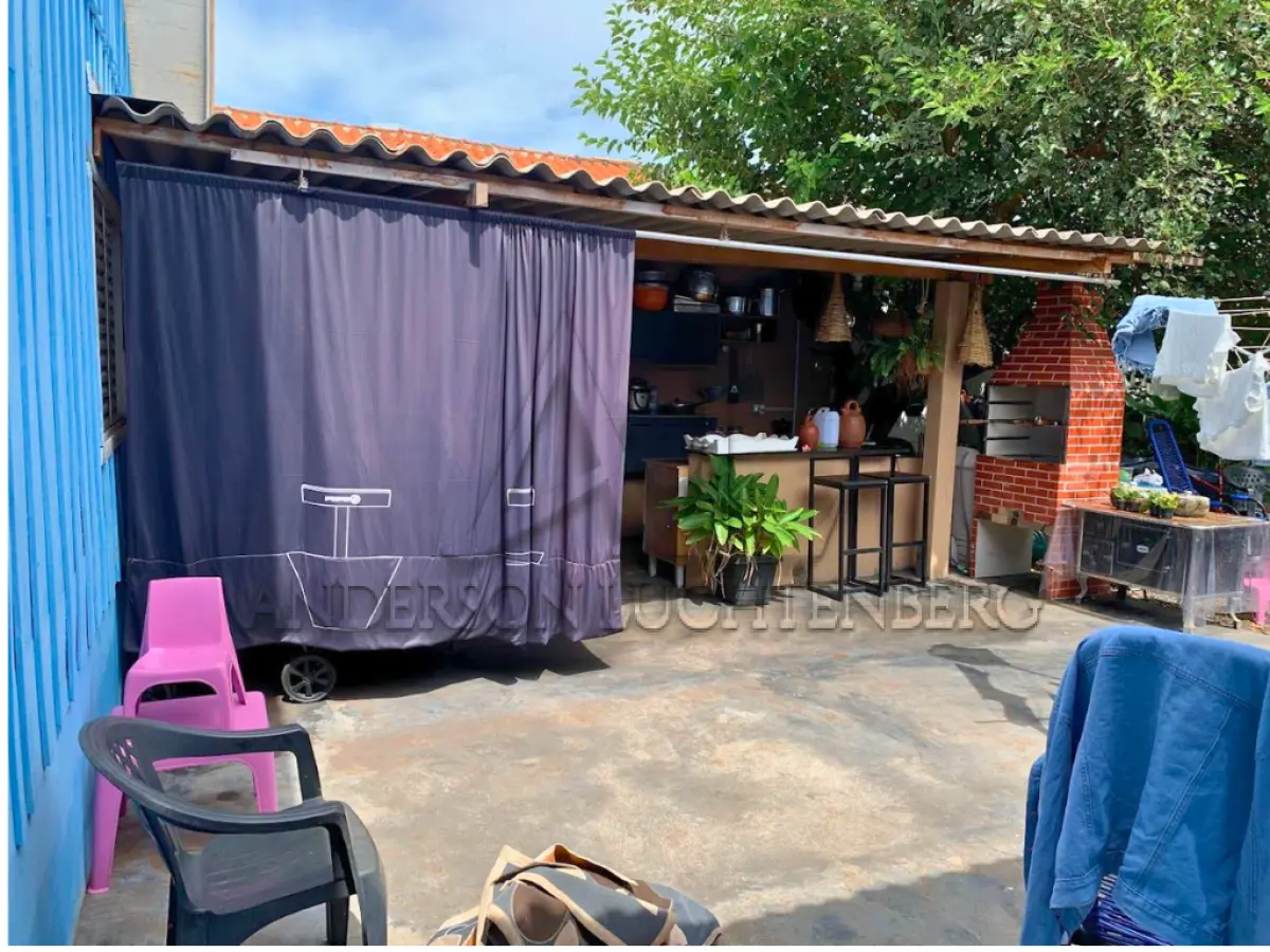 LOTE 001 - CASA  DE MADEIRA NA CIDADE DE PRIMEIRO DE MAIO - PR