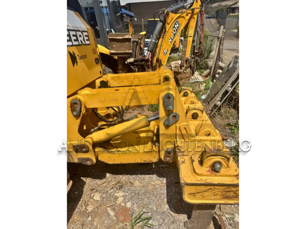 LOTE 003 - Trator de Esteiras John Deere 700J - 2014/2014
