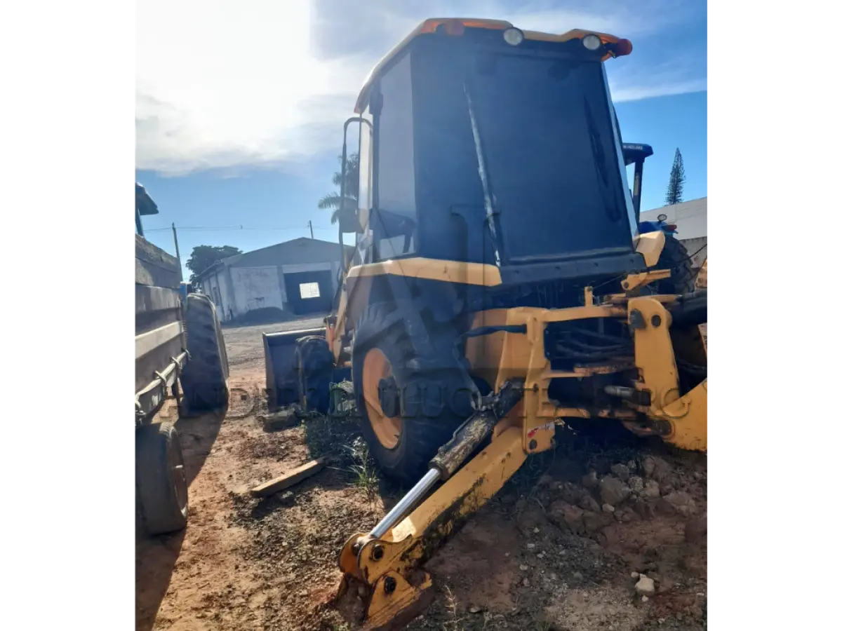 LOTE 004 - RETROESCAVADEIRA JCB 3CXB14CM2CM 2020
