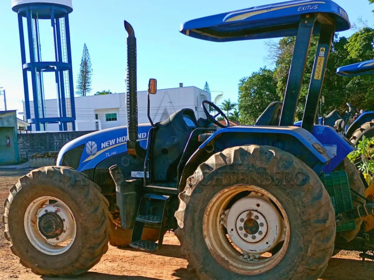 LOTE 005 - TRATOR NEW ROLLAND TL75E 2017