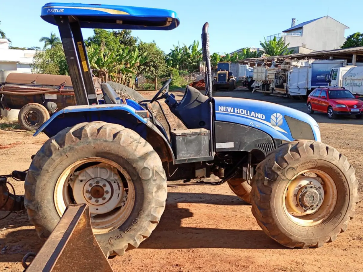 LOTE 005 - TRATOR NEW ROLLAND TL75E 2017