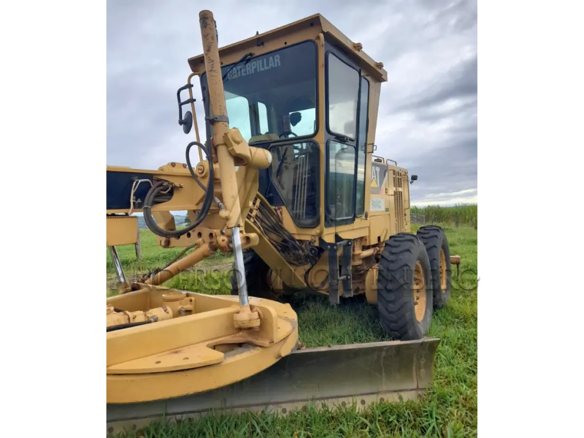 LOTE 006 - MOTONIVELADORA CATERPILLAR 120K ano 2013