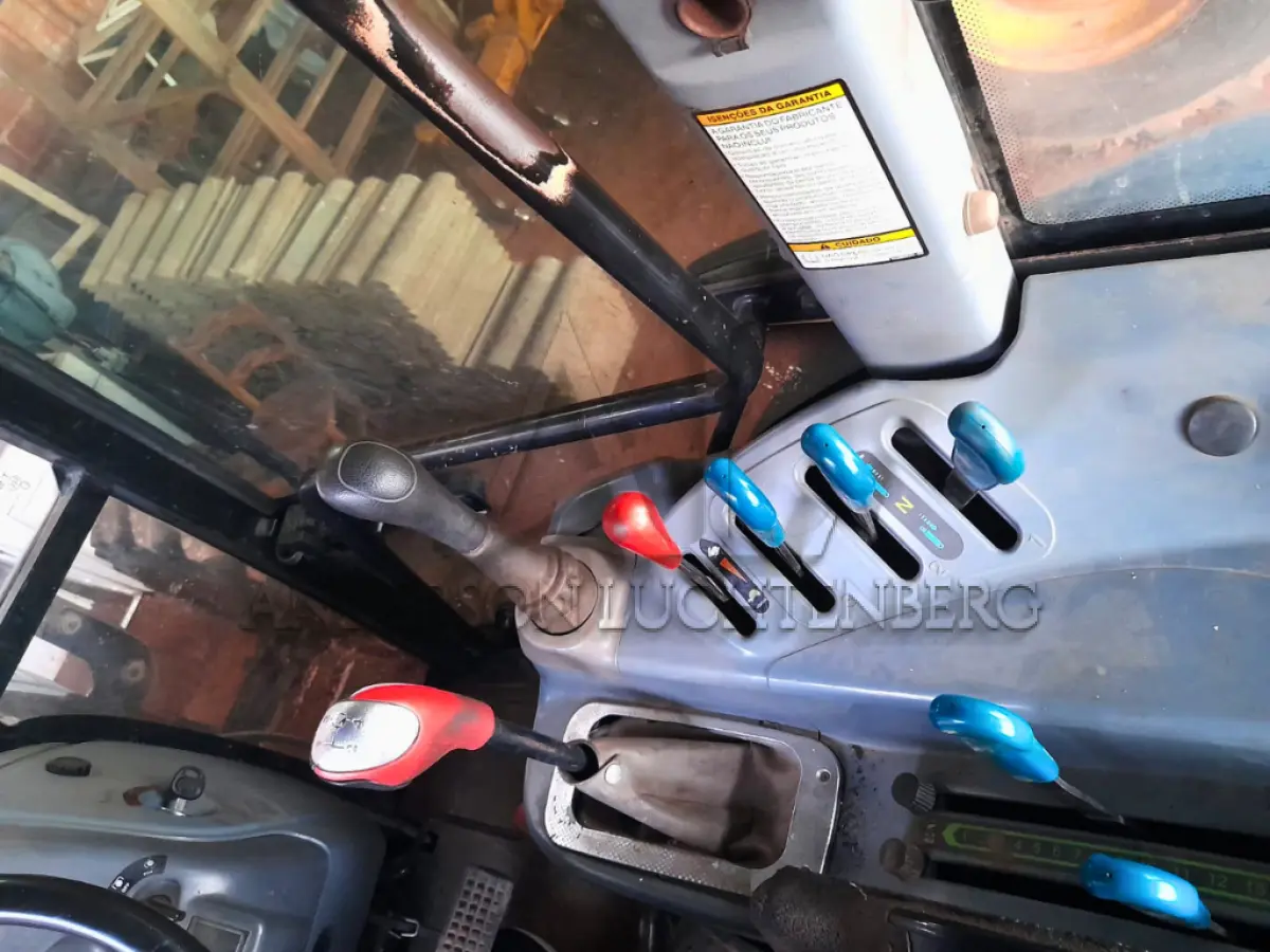 LOTE 007 - TRATOR LS PLUS 80 CABINADO 2015