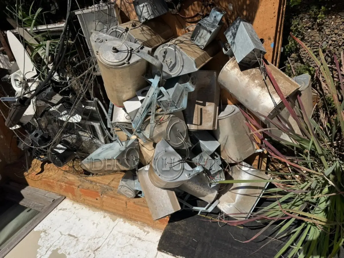LOTE 004 - SUCATAS FERROSAS E MOBILIAR