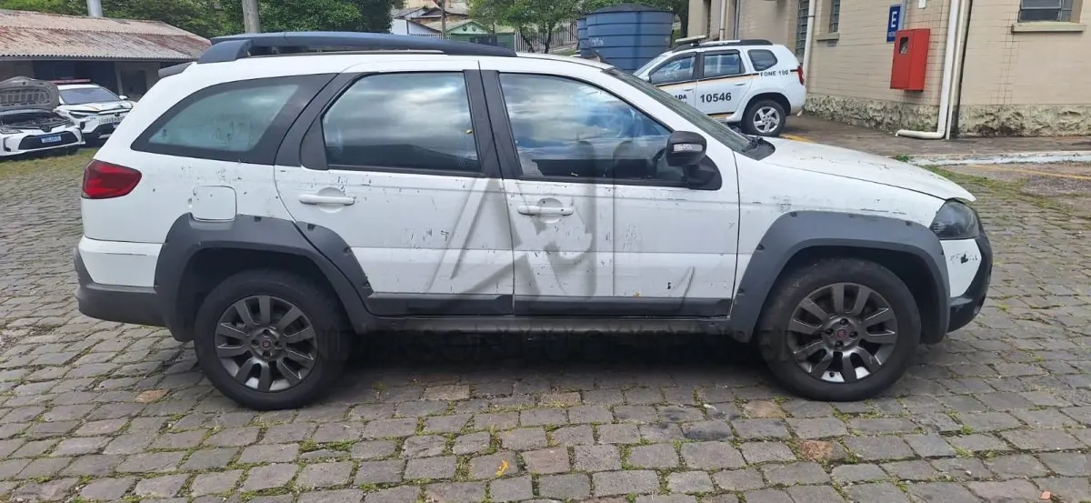 LOTE 016 - FIAT/WEEKEND ADVENTURE