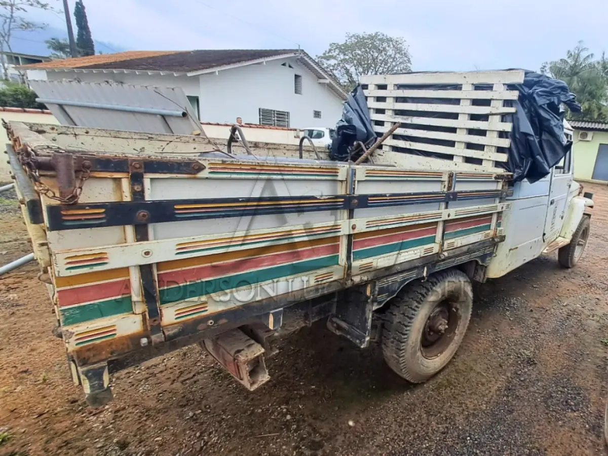 LOTE 001 - TOYOTA BANDEIRANTES BJ55LP 2BL, ANO 1995, COR BRANCA, PLACA LWY-0355