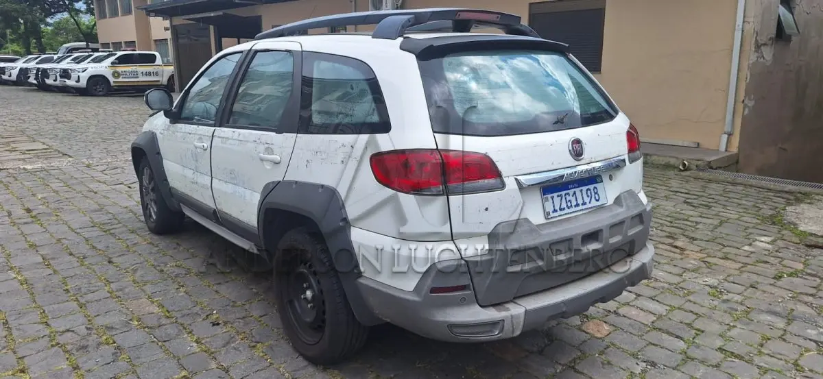 LOTE 016 - FIAT/WEEKEND ADVENTURE