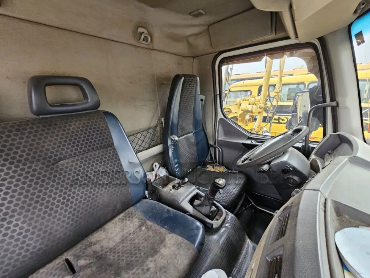 LOTE 004 - CAMINHÃO VOLVO - VM 270 6X4 R. 2013