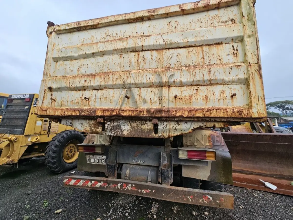 LOTE 004 - CAMINHÃO VOLVO - VM 270 6X4 R. 2013