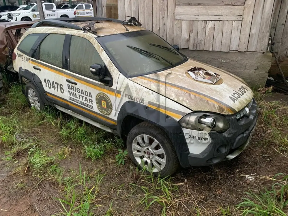 LOTE 001 - FIAT/WEEKEND ADVENTURE