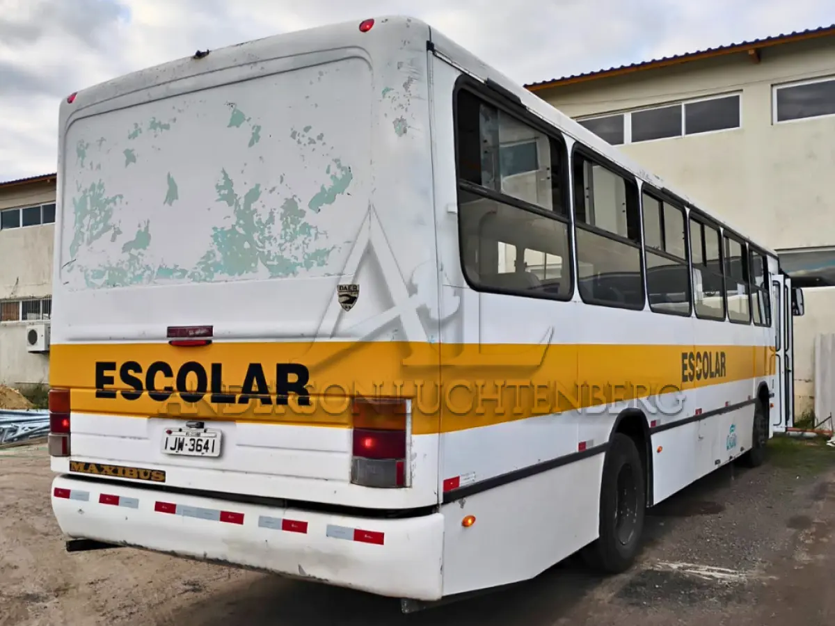 LOTE 016 - VOLKSWAGEN MAXIBUS URB16210