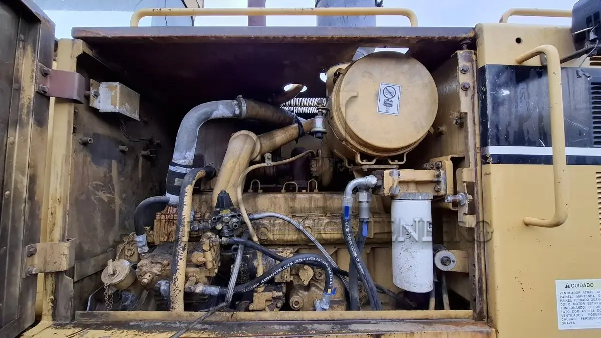 LOTE 005 - MOTONIVELADORA CATERPILLAR 140H - 1998