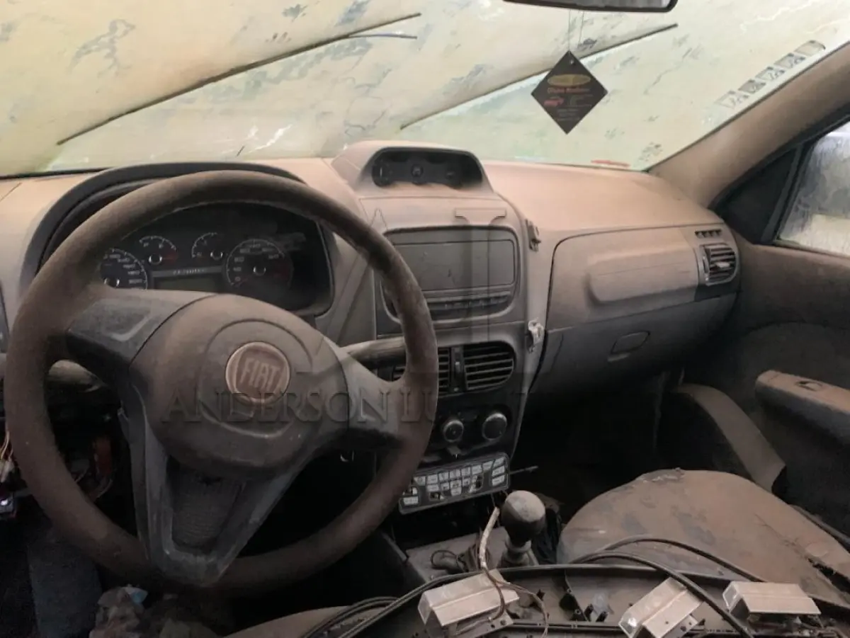 LOTE 001 - FIAT/WEEKEND ADVENTURE