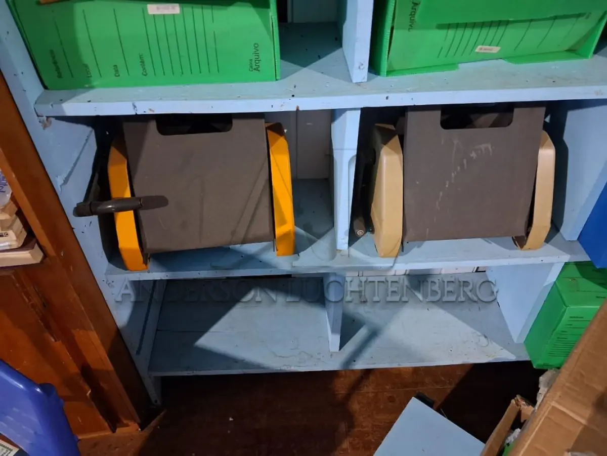 LOTE 004 - SUCATAS FERROSAS E MOBILIAR