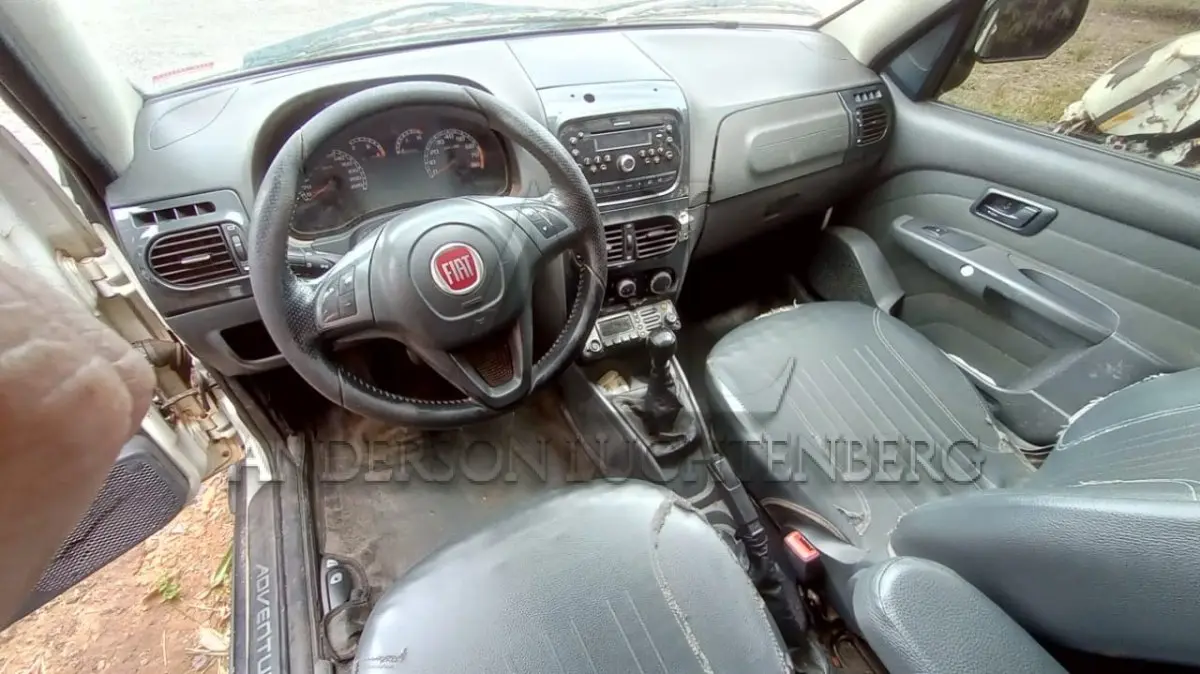 LOTE 015 - FIAT/WEEKEND ADVENTURE