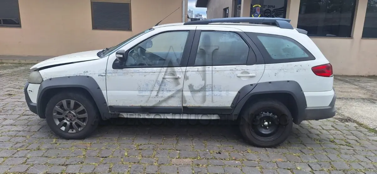LOTE 016 - FIAT/WEEKEND ADVENTURE
