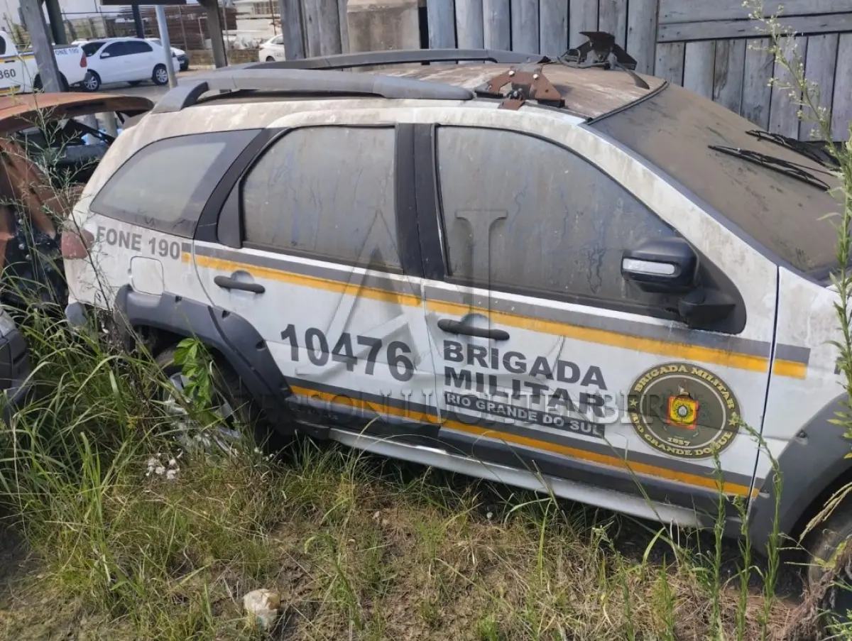LOTE 001 - FIAT/WEEKEND ADVENTURE