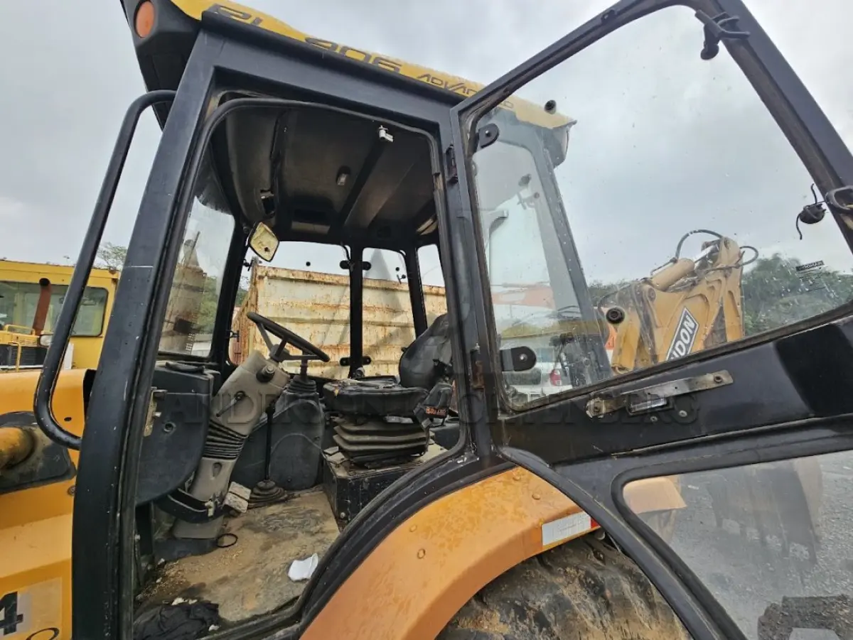 LOTE 007 - RETROESCAVADEIRA RANDON ADVANCED RD 406 4X4. 2014