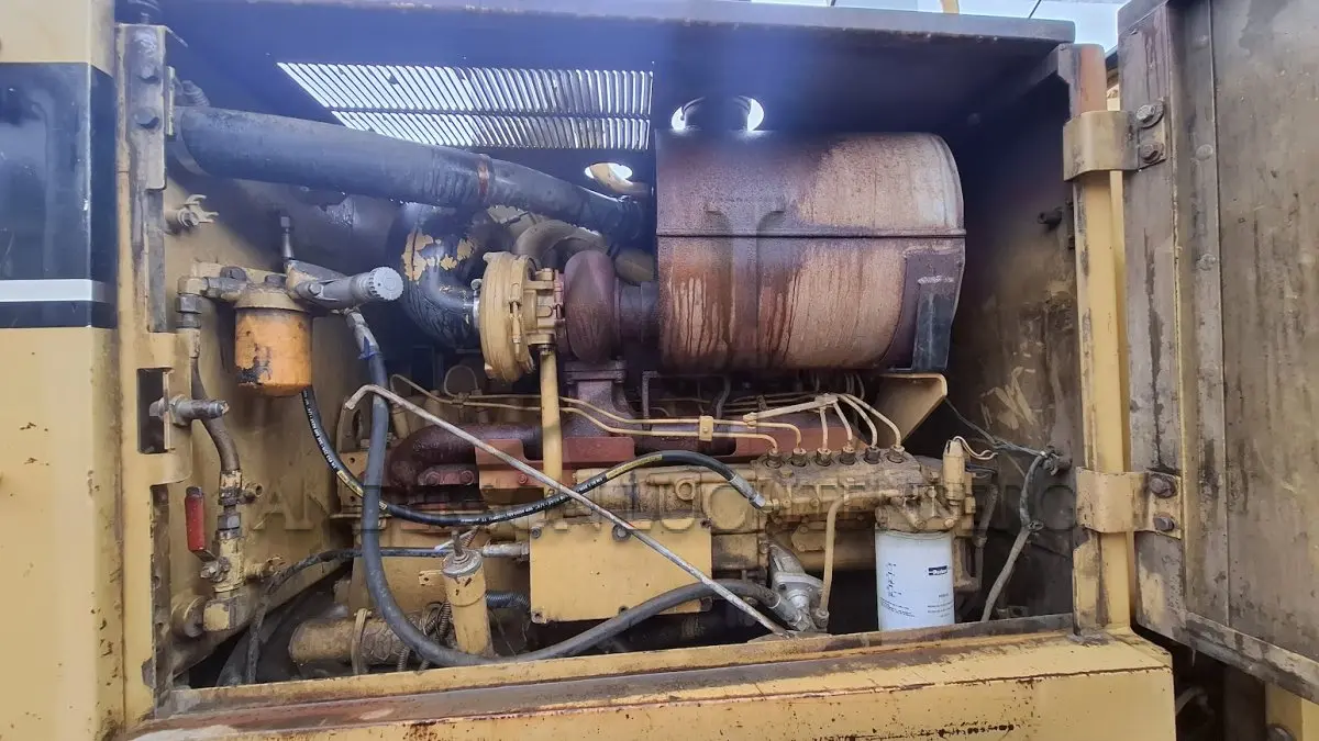 LOTE 005 - MOTONIVELADORA CATERPILLAR 140H - 1998