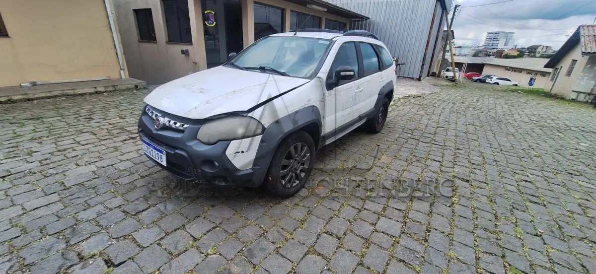 LOTE 016 - FIAT/WEEKEND ADVENTURE