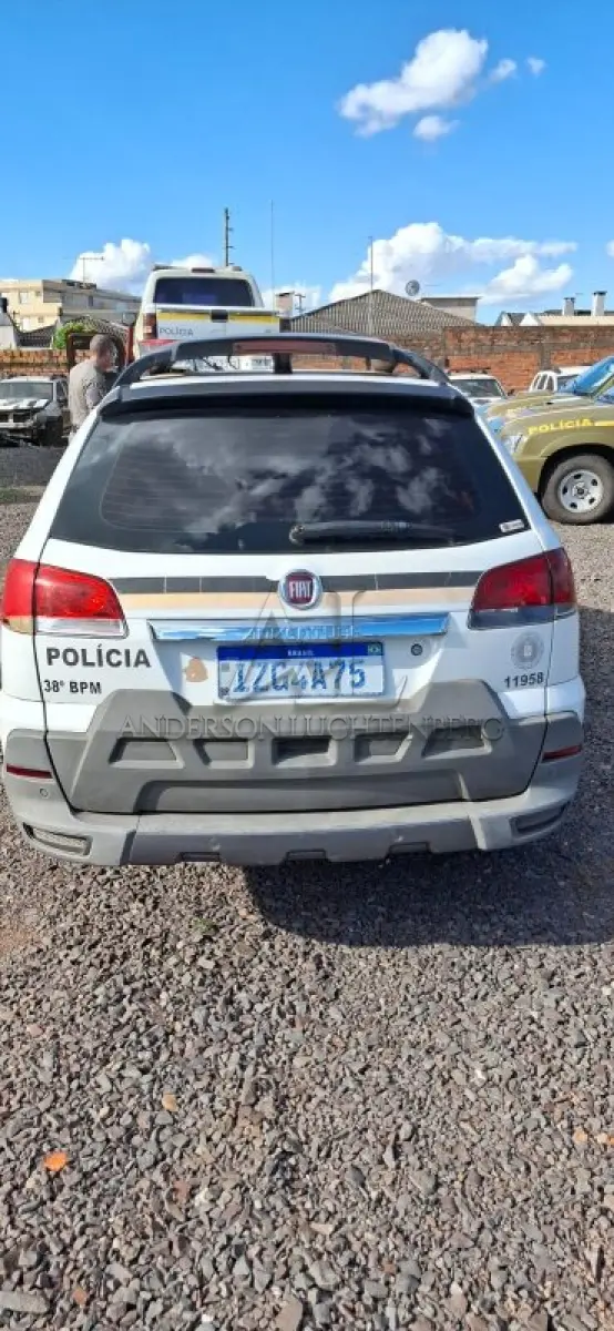 LOTE 015 - FIAT/WEEKEND ADVENTURE
