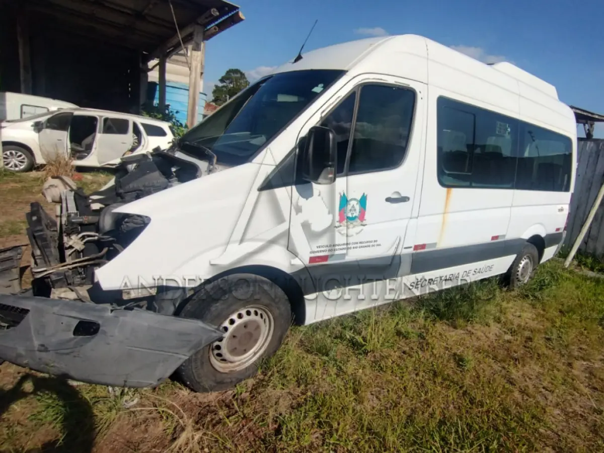 LOTE 004 - MERCEDES-BENS 415 CDI SPRINTERM 2013