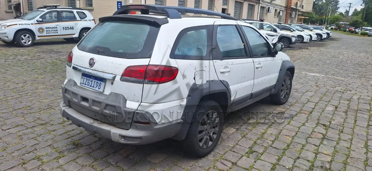 LOTE 016 - FIAT/WEEKEND ADVENTURE