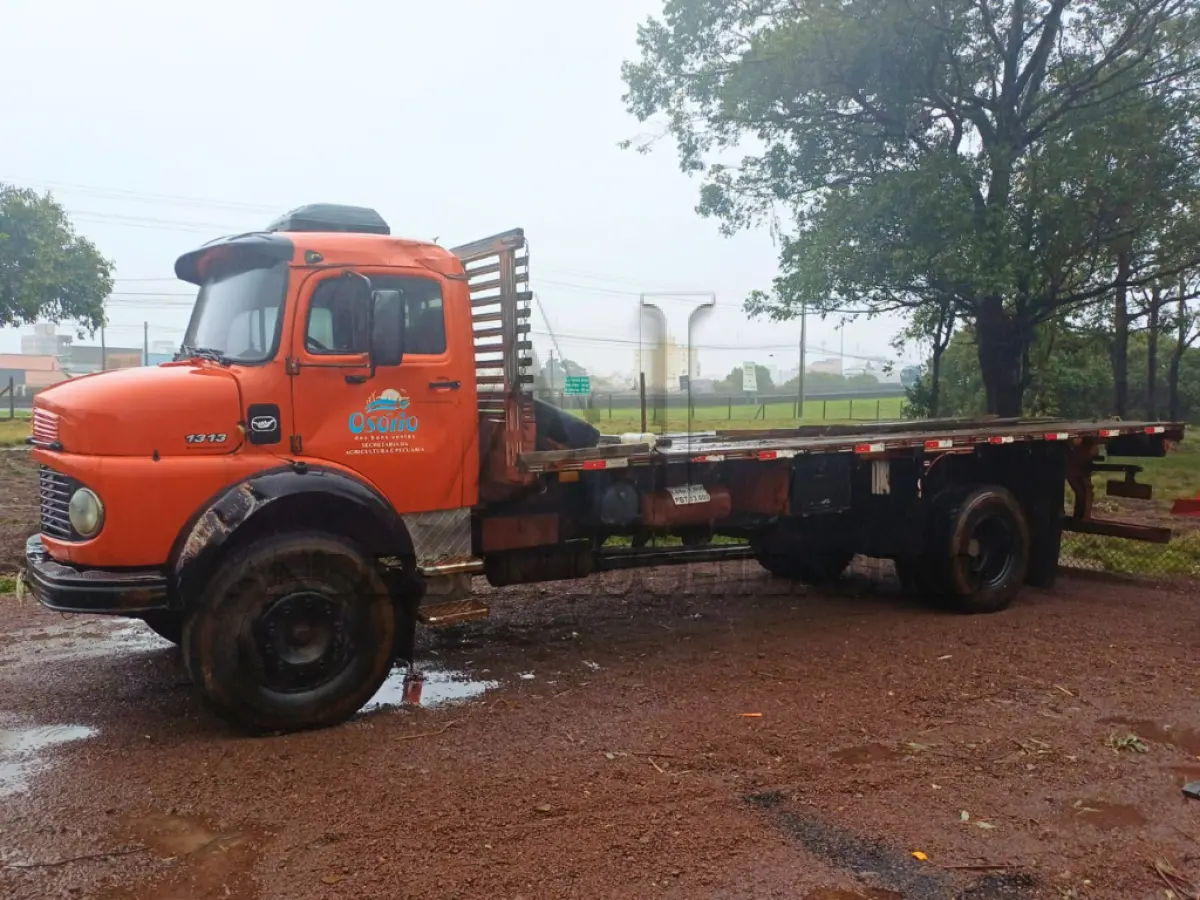 LOTE 008 - CAMINHÃO MERCEDES BENS L 1313 1974
