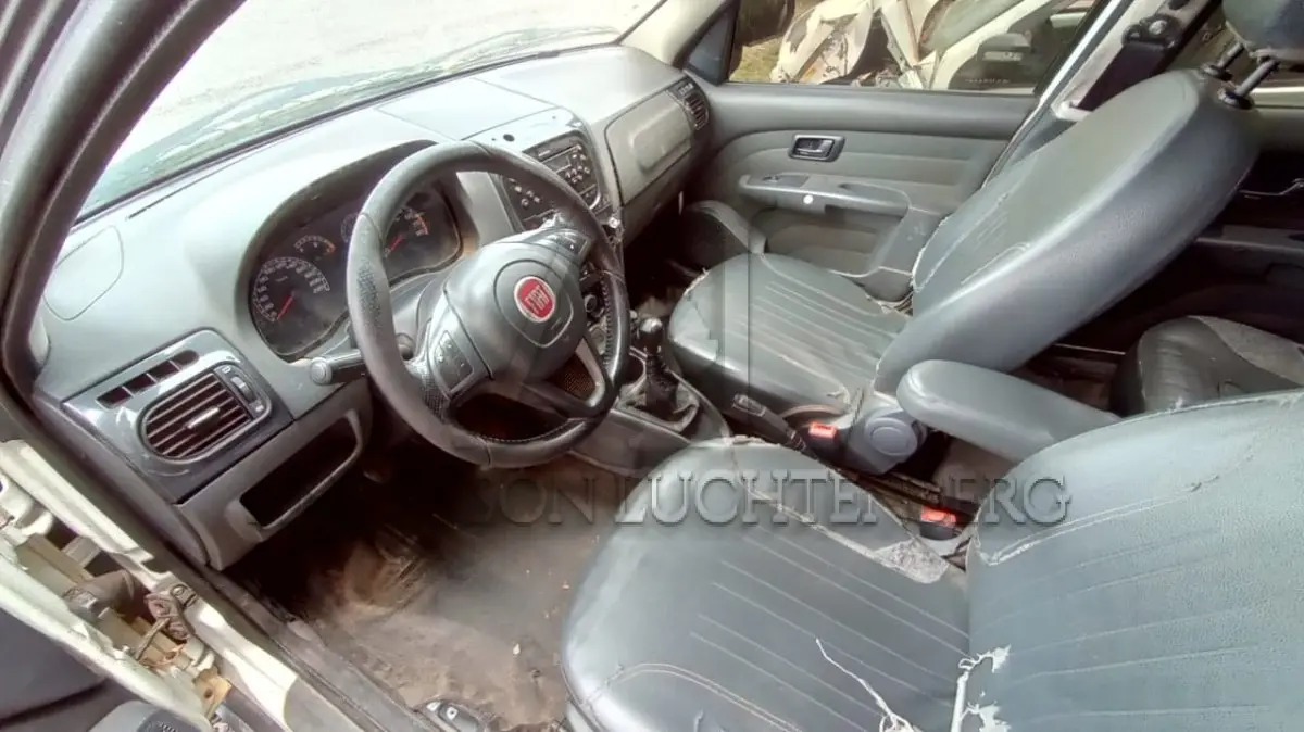 LOTE 015 - FIAT/WEEKEND ADVENTURE
