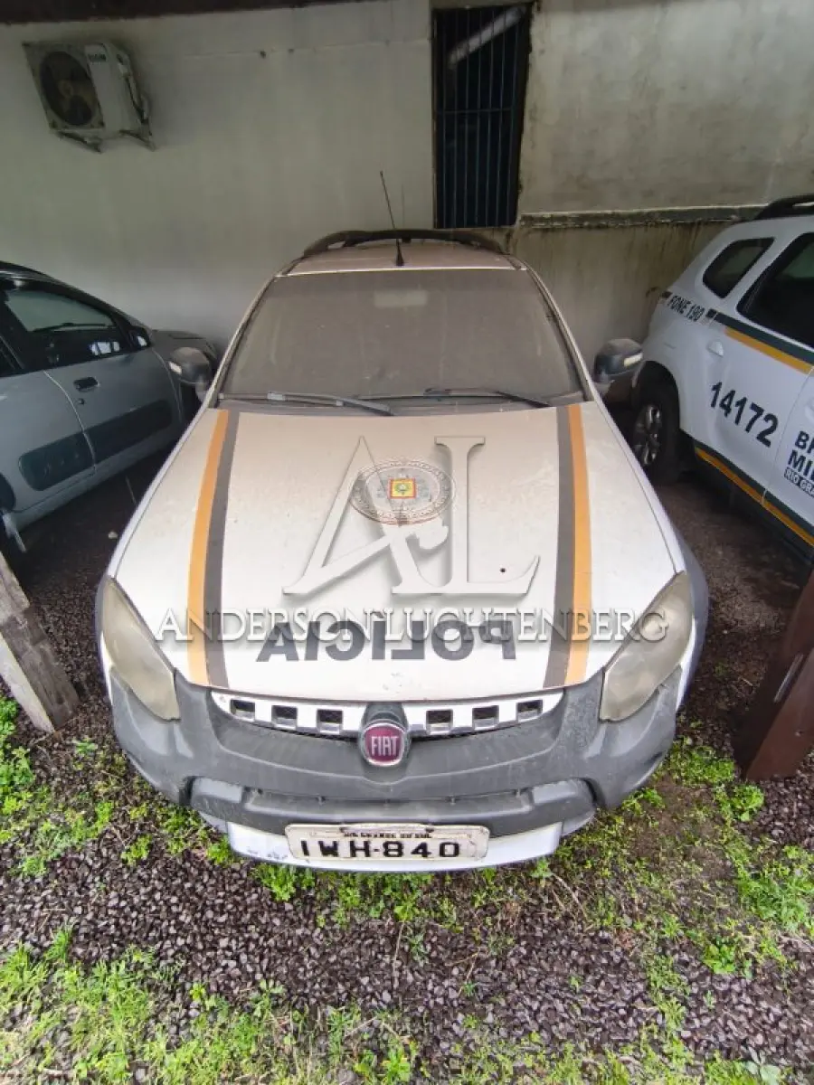 LOTE 082 - FIAT/WEEKEND ADVENTURE
