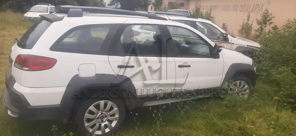 LOTE 077 - FIAT/WEEKEND ADVENTURE