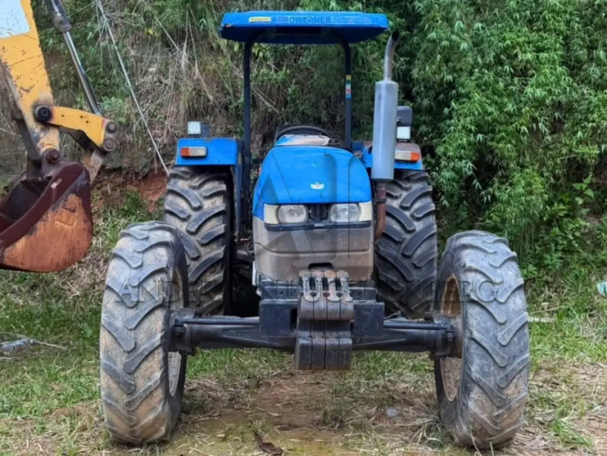 LOTE 001 - Trator agrícola New Holland TT4030 ano 2010