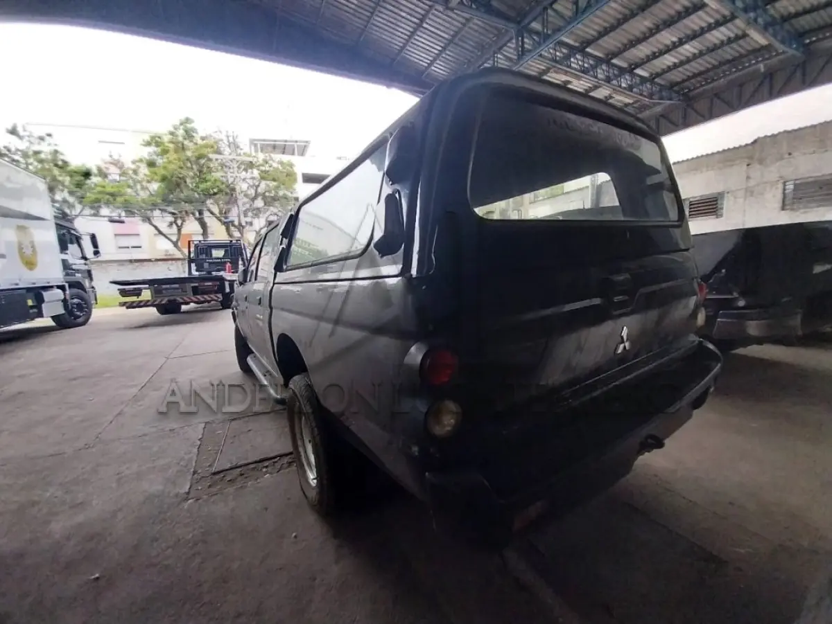 LOTE 043 - MMC/L200 RONTAN PATRULHA