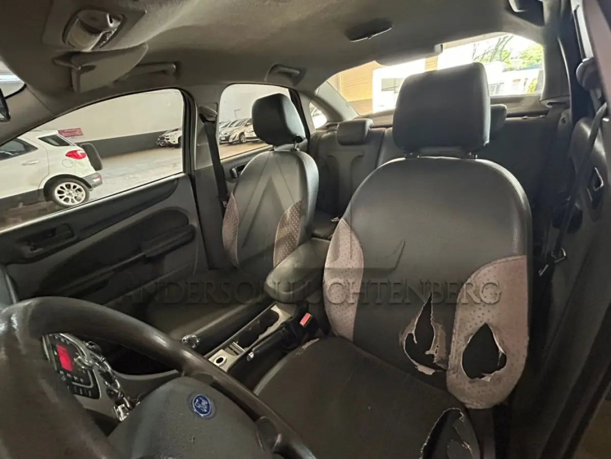 LOTE 075 - I/FORD FOCUS 2.0L FC