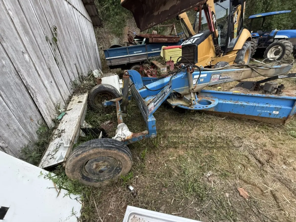 LOTE 004 - Implemento agrícola Tatu Marchesan LTA 3000