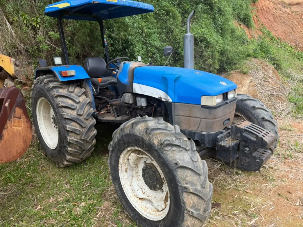 LOTE 001 - Trator agrícola New Holland TT4030 ano 2010