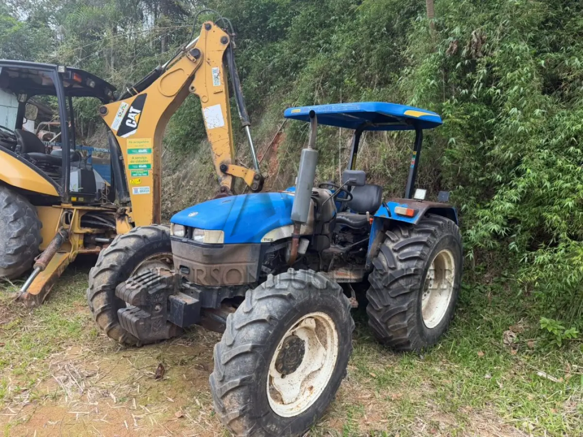 LOTE 001 - Trator agrícola New Holland TT4030 ano 2010