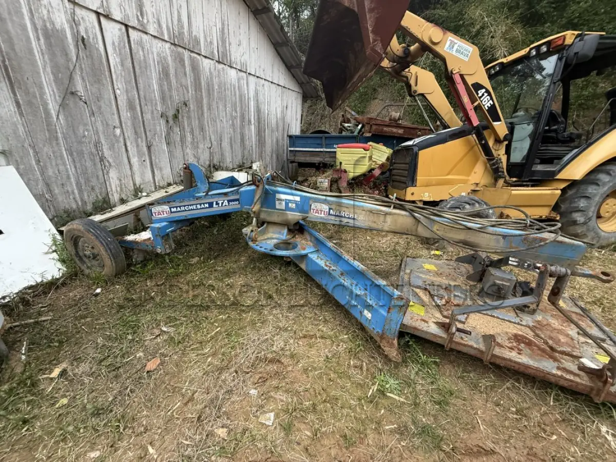 LOTE 004 - Implemento agrícola Tatu Marchesan LTA 3000