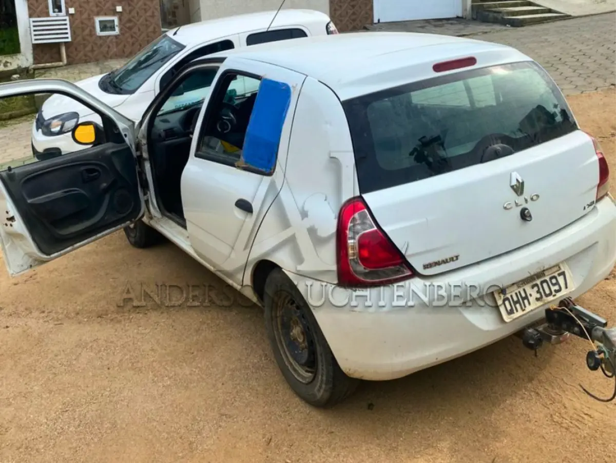 LOTE 008 - Renault Clio AUT1016VH, ano/modelo 2014/2015