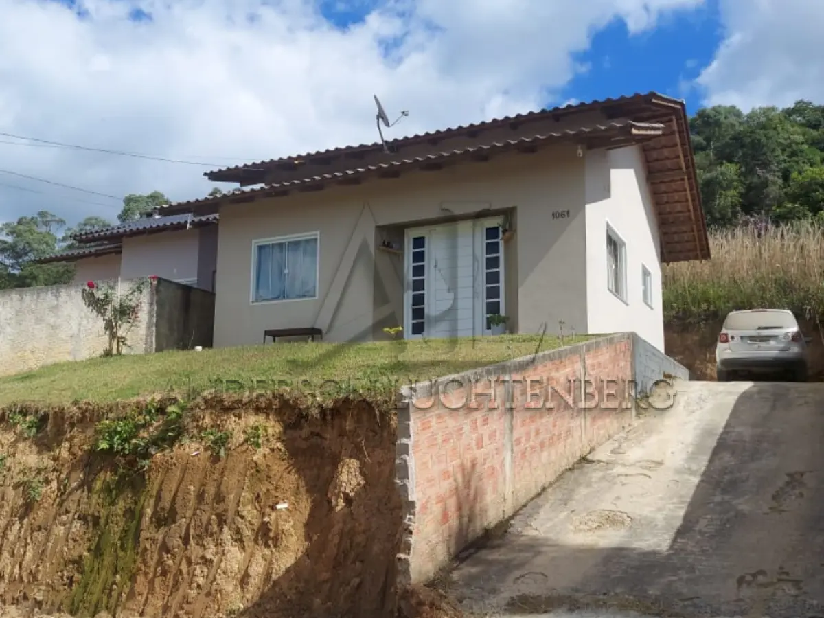 LOTE 001 - Terreno com casa de alvenaria