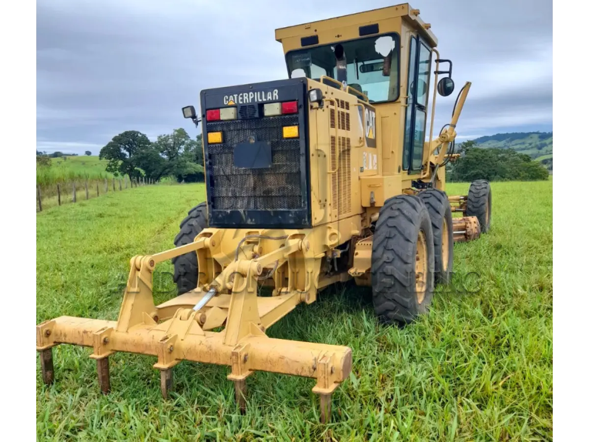 LOTE 006 - MOTONIVELADORA CATERPILLAR 120K ano 2013