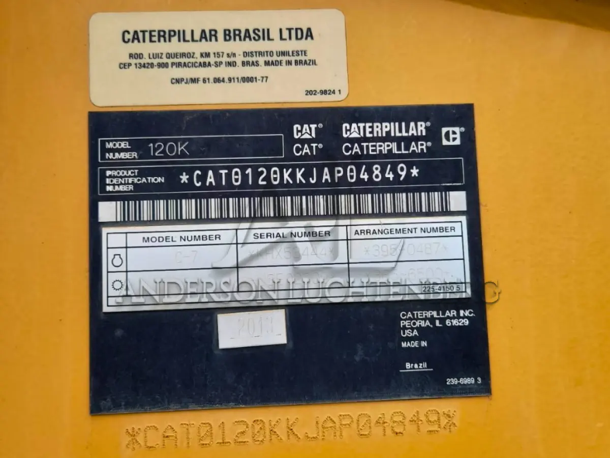 LOTE 006 - MOTONIVELADORA CATERPILLAR 120K ano 2013