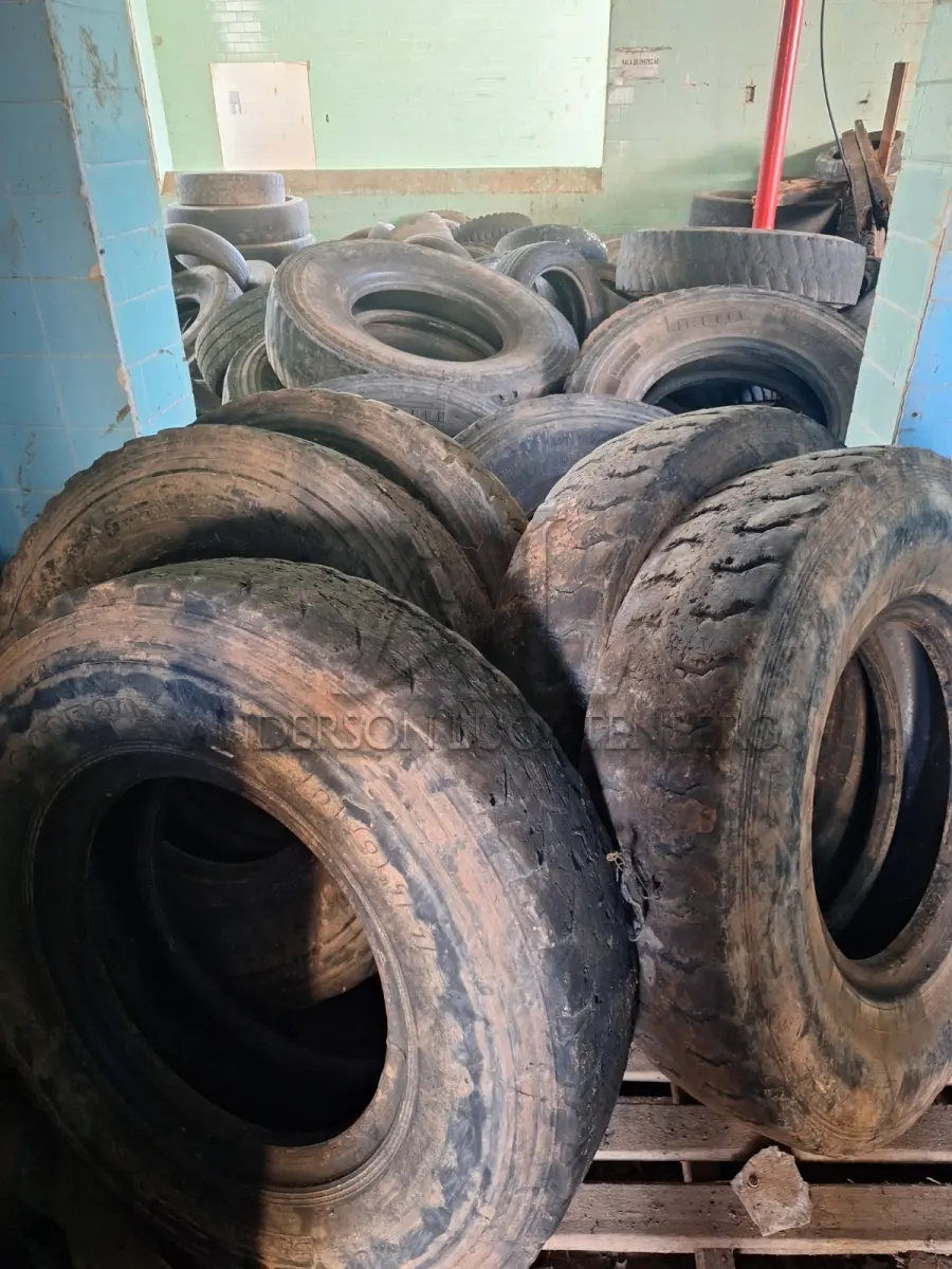 LOTE 001 - Aproximadamente 200 pneus usados de variados tamanhos