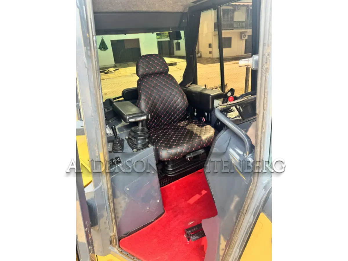 LOTE 003 - Trator de Esteiras John Deere 700J - 2014/2014