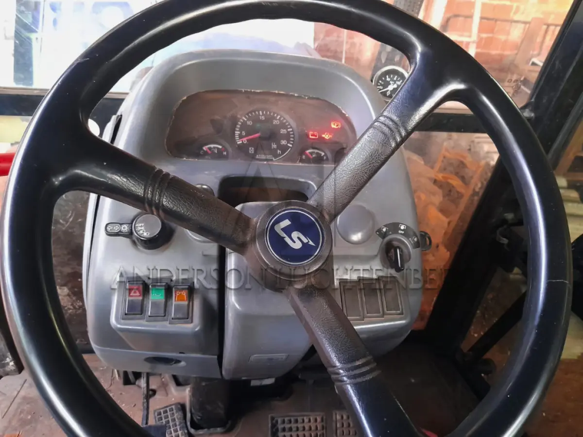 LOTE 007 - TRATOR LS PLUS 80 CABINADO 2015