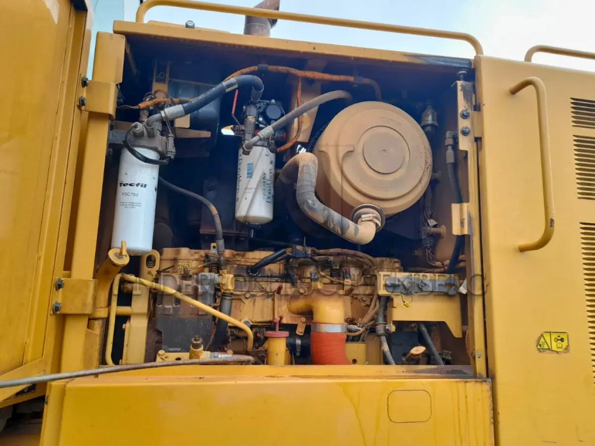 LOTE 006 - MOTONIVELADORA CATERPILLAR 120K ano 2013