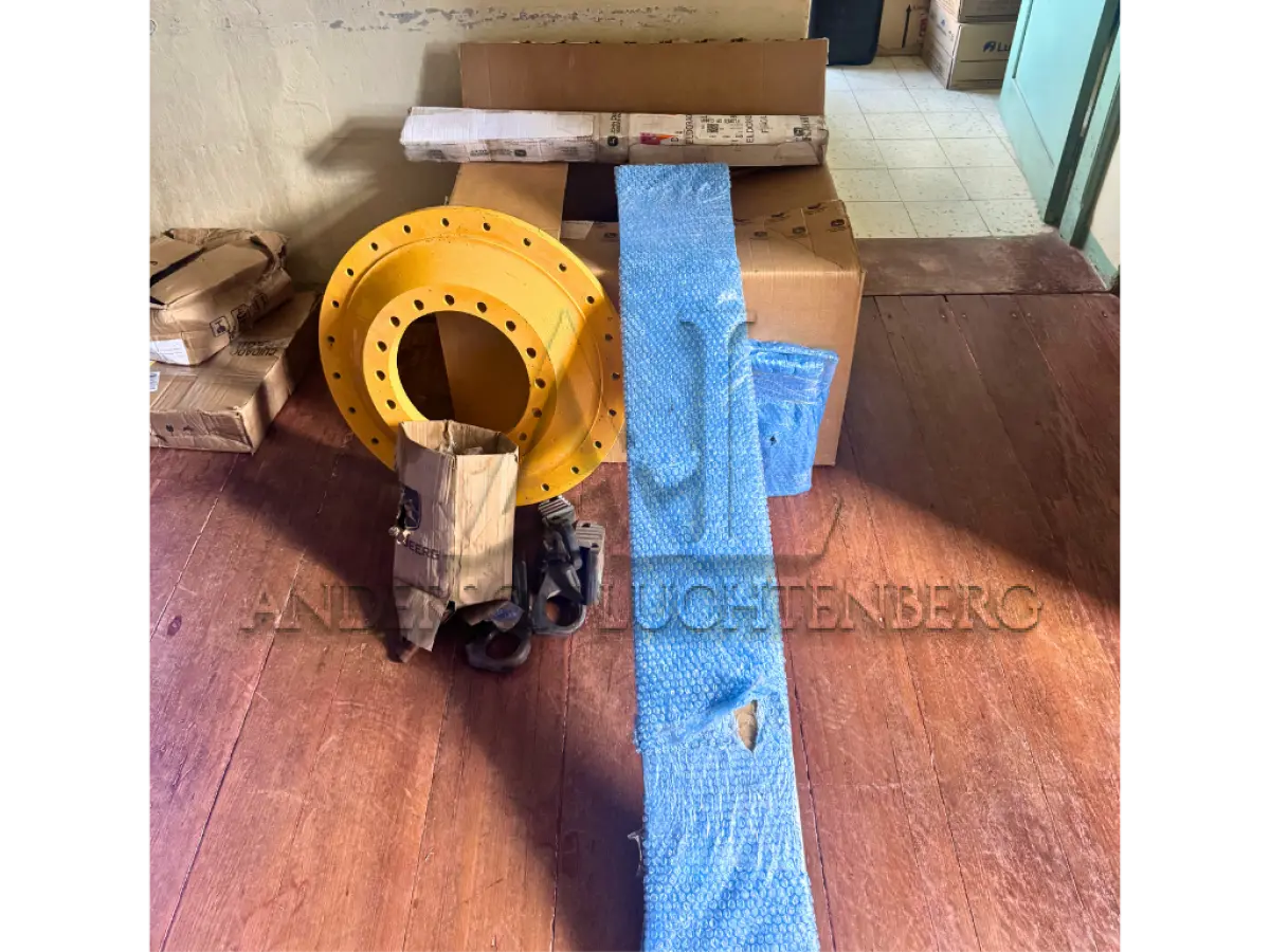 LOTE 003 - Trator de Esteiras John Deere 700J - 2014/2014