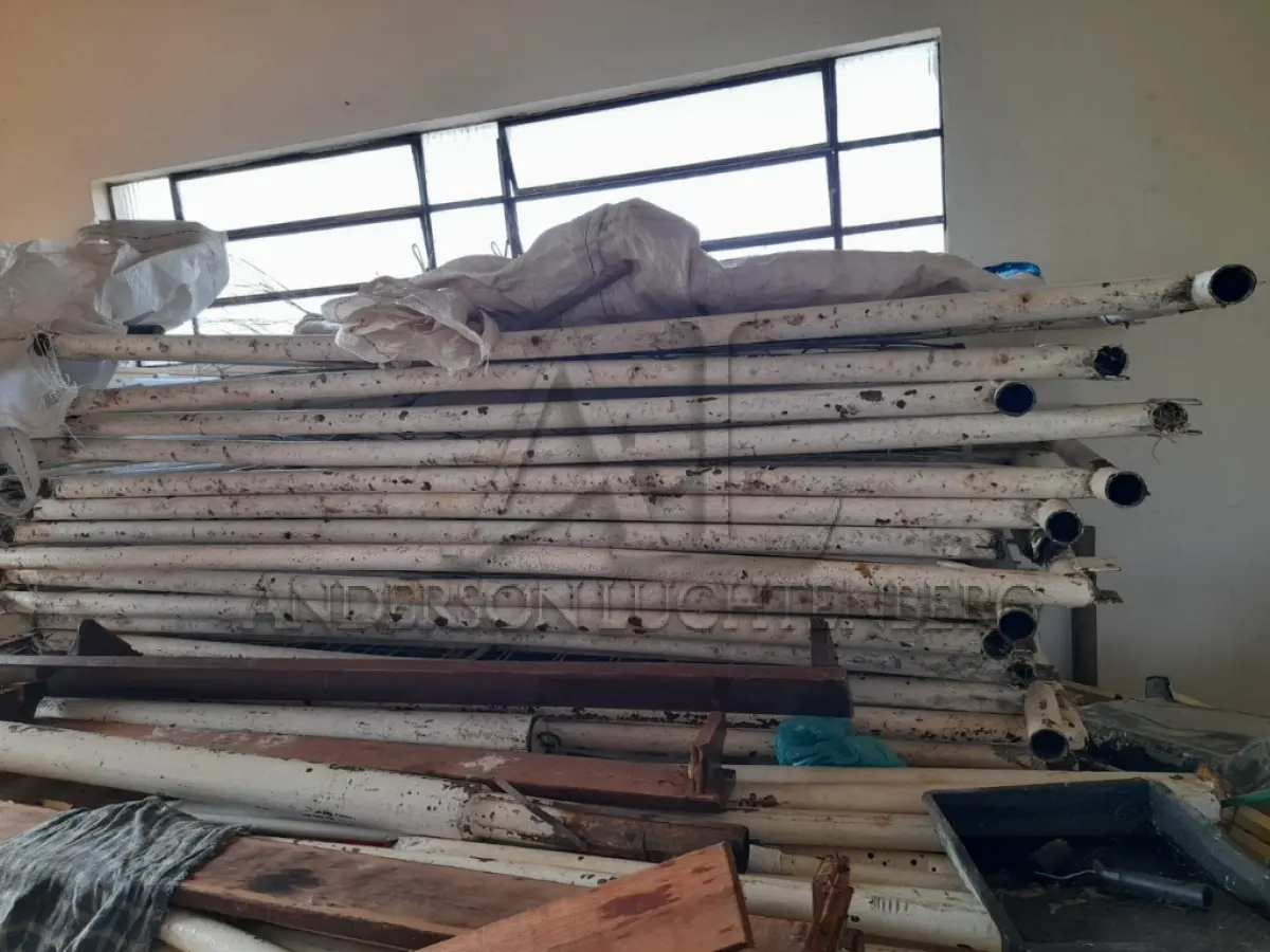 LOTE 011 - SUCATAS DIVERSAS