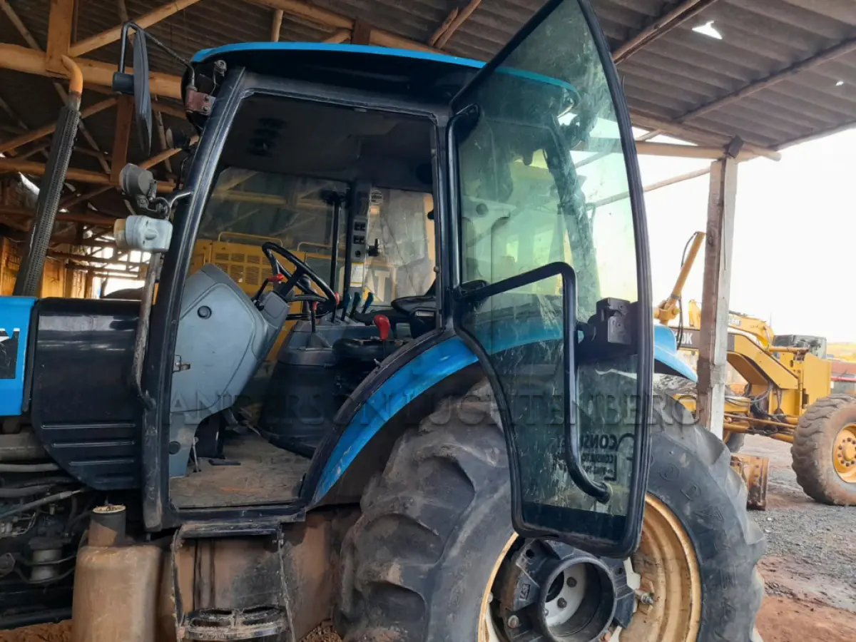 LOTE 007 - TRATOR LS PLUS 80 CABINADO 2015