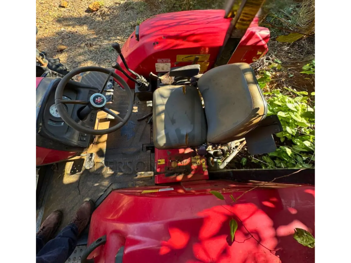 LOTE 007 - TRATOR MASSEY FERGUSON MF 4275 – ANO 2013